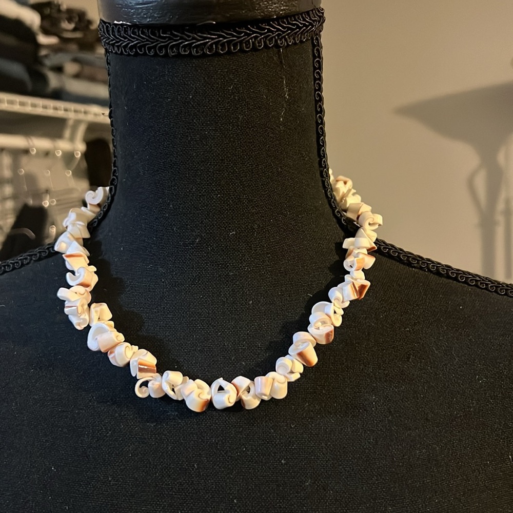 Shell necklace - Picture 4 of 6